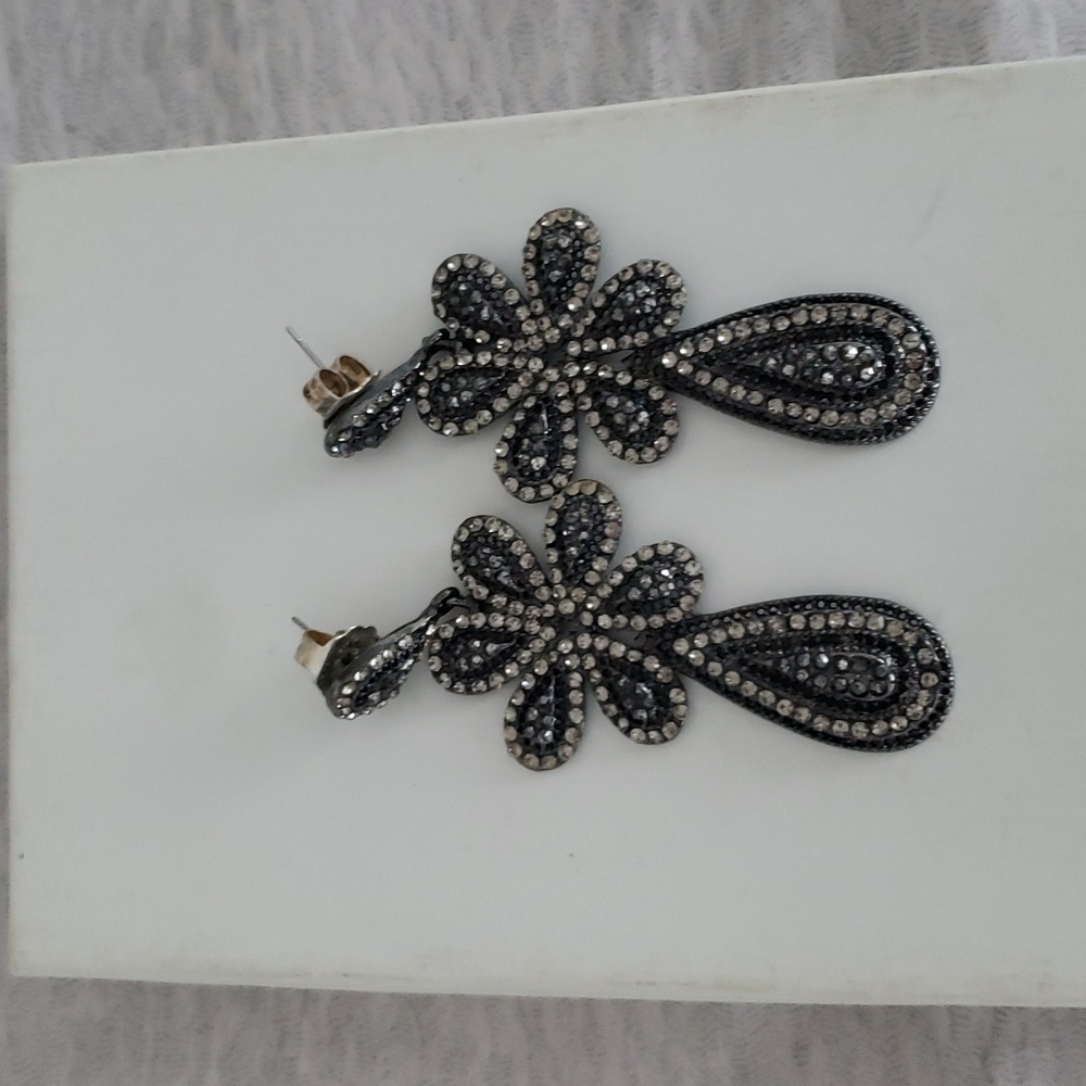 Custom jewelry earrings gunmetal rhinestone great condition